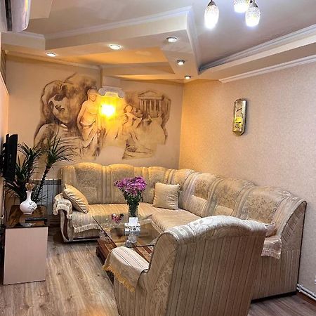 Apartment In The Centre Of Yerevan For Rent Buitenkant foto