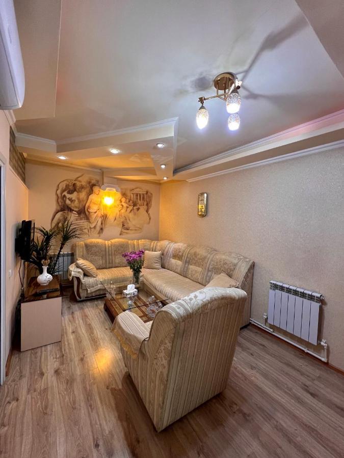 Apartment In The Centre Of Yerevan For Rent Buitenkant foto
